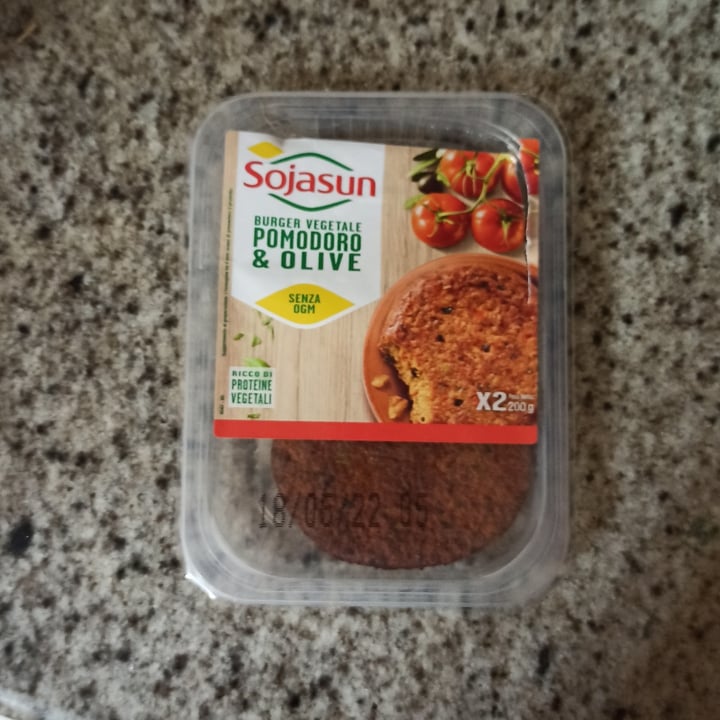 review photo of Sojasun Burger Vegetale Pomodoro & Olive shared by @yazminc on 25 Apr 2022 - review