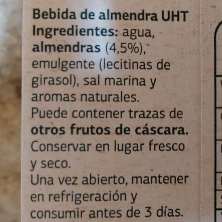 photo of Vegedia Bebida de almendras shared by @miriamnb01 on  01 Nov 2021 - review
