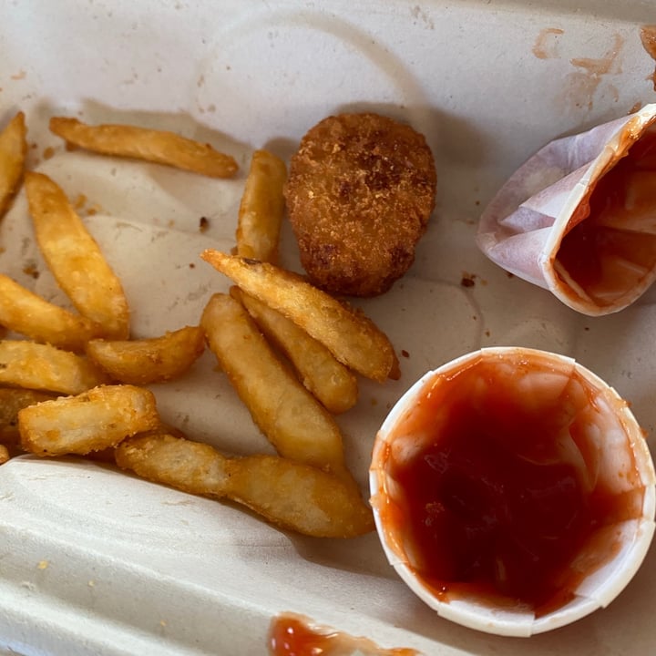 photo of Earth Aloha Eats Kids Vegan Chicken Nuggets And Fries shared by @veganjan on  02 Nov 2020 - review