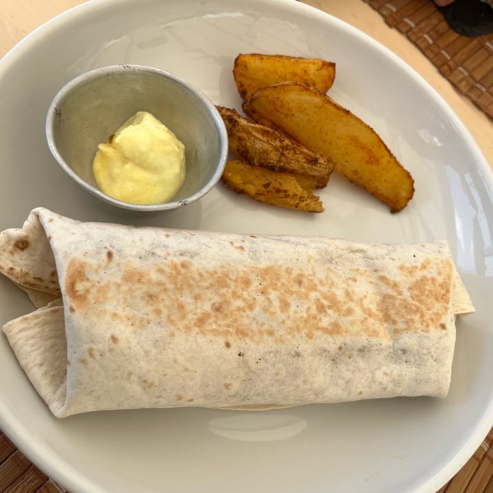 photo of Holy Beach Burritos shared by @ceciuilia on  24 Jun 2022 - review