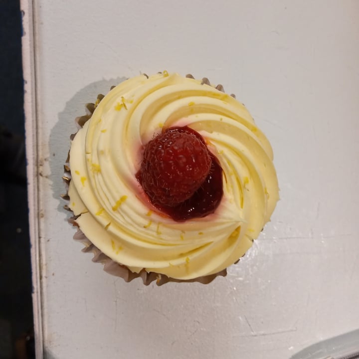 review photo of Lola's Cupcakes Vegan Cupcake-Lemon & Raspberry shared by @jadag on 29 Apr 2021 - review