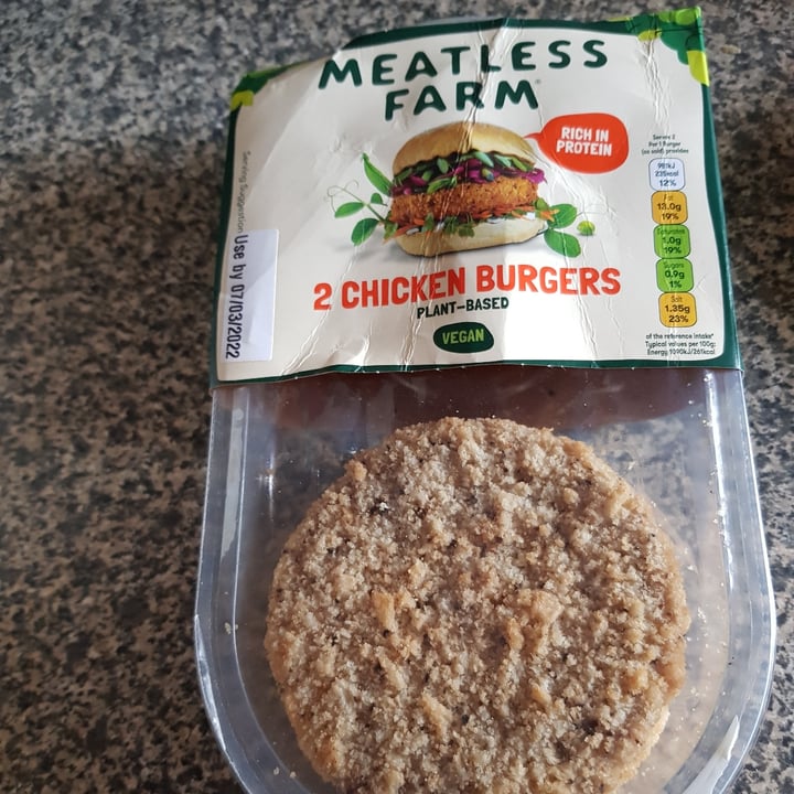 review photo of Meatless Farm Chicken Burger shared by @suzisnafu on 04 Mar 2022 - review