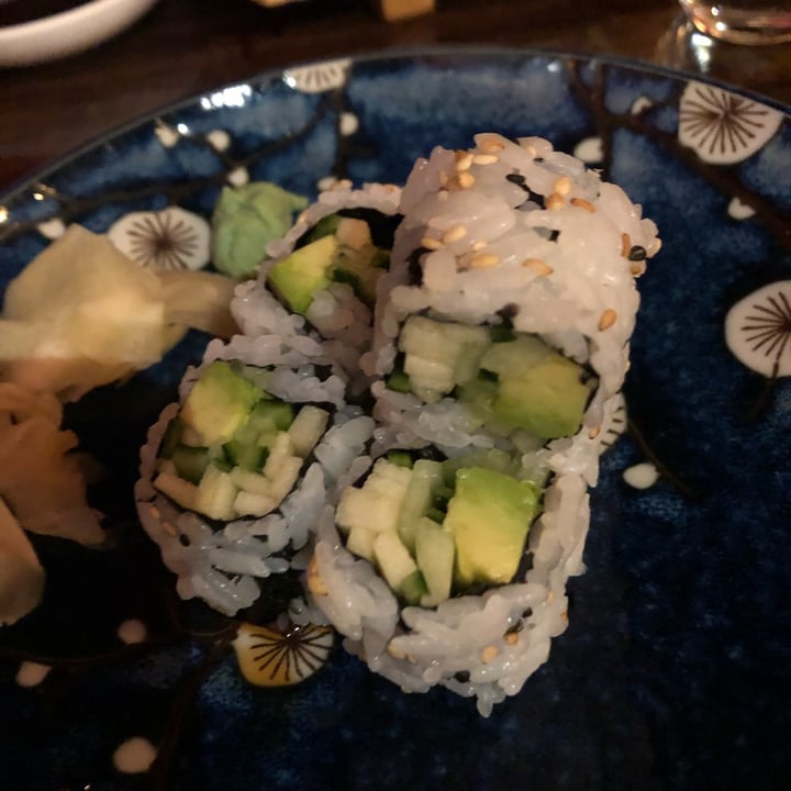 photo of MOMO Sushi Minneapolis Roll shared by @annettej on  10 Mar 2022 - review