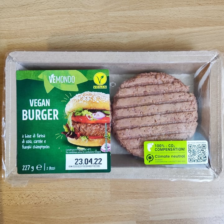 review photo of Vemondo Vegan Burger a base di farina di soia, carote e funghi champignon shared by @chiaradigia on 22 Apr 2022 - review
