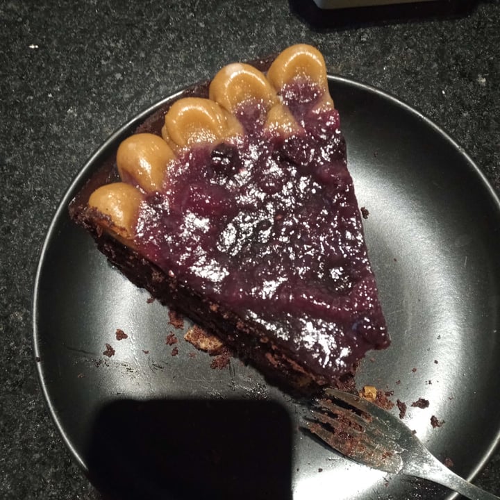 photo of Charola Torta De Chocolate, Pasta De Mani Y Frutos Rojos shared by @amparoaisit on  26 Jan 2022 - review
