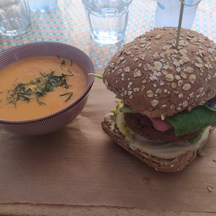 photo of Fram Cafè Bistrot Bio Veg Panino con burger di tofu e gazpacho di melone shared by @martatze on  03 Jul 2022 - review