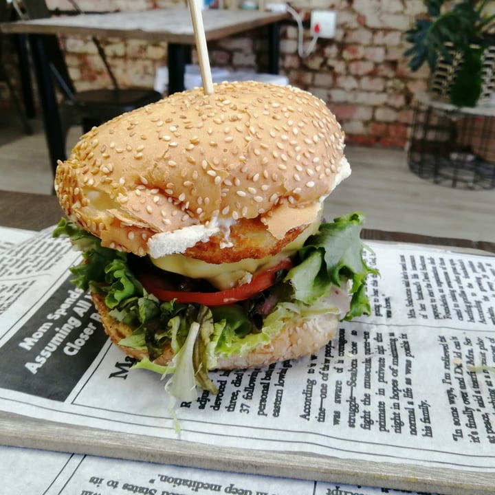 photo of Vegan Streetfood Deli - Obs Oh My Cluck Burger shared by @plantbasedsunday on  07 May 2022 - review
