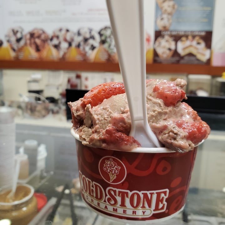 photo of Cold Stone Creamery Silk Chocolate Ice Cream shared by @veg3m on  27 May 2022 - review