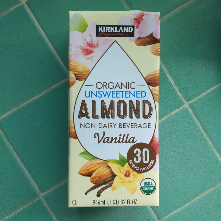 photo of Kirkland Signature Organic Unsweetened Almond Beverage Vanilla shared by @pinpanpot on  24 Oct 2020 - review