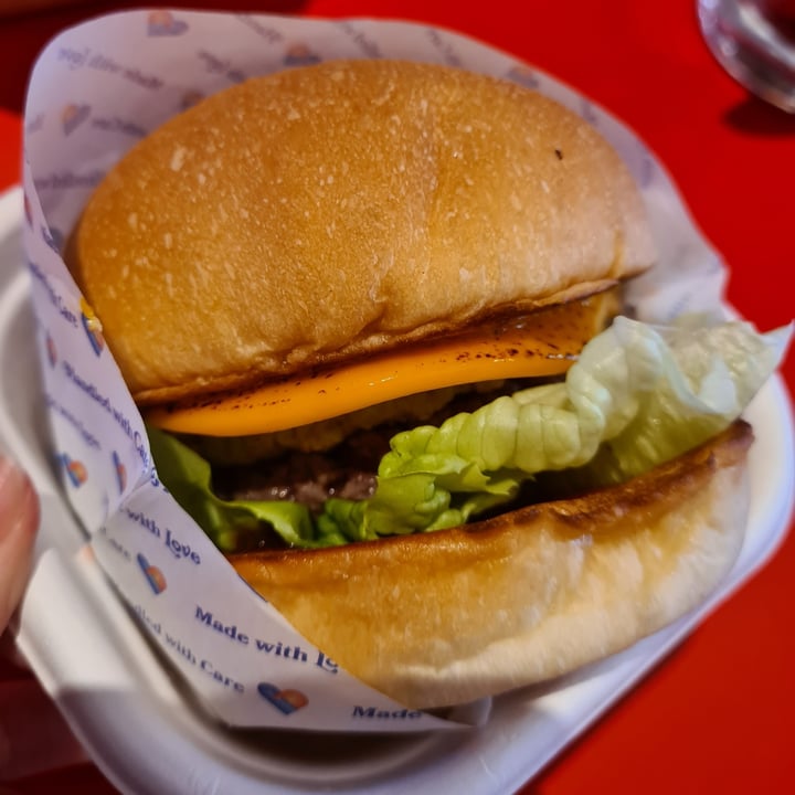 photo of Love Handle  Cheeseburger shared by @justjasmine on  21 Dec 2021 - review