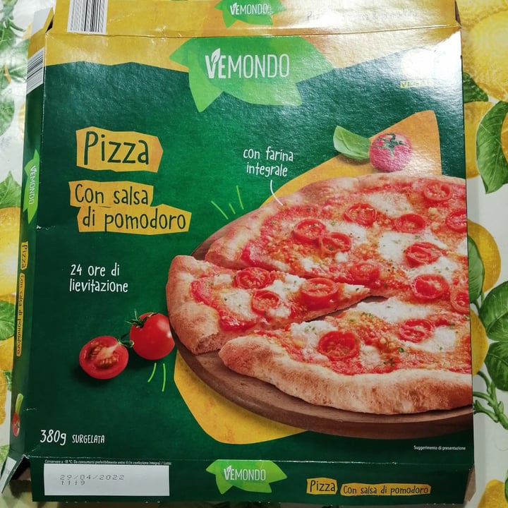 photo of Vemondo Pizza con Salsa di Pomodoro shared by @giuliia on  16 Jun 2021 - review
