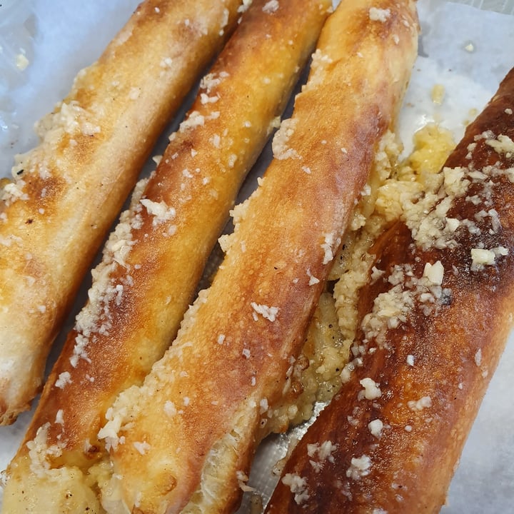 photo of Cruzer Pizza Vegan cheese breadsticks shared by @paniwilson on  09 Nov 2021 - review