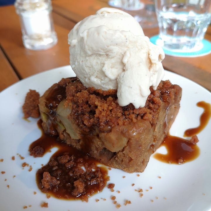 photo of Privé at Singapore Botanic Gardens Apple & Cinnamon Blondie shared by @raffymabanag on  12 Feb 2022 - review