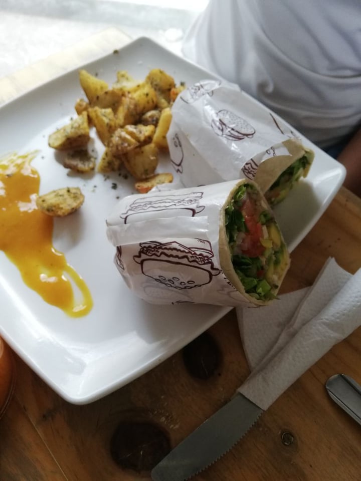 photo of Vegan'us Burrito vegano shared by @juansalazarftw on  10 Apr 2020 - review