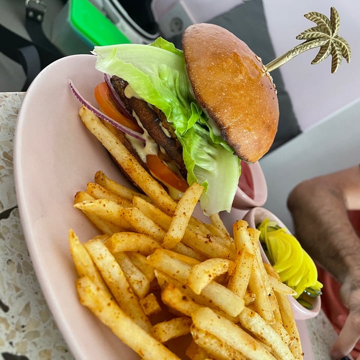 review photo of KYND COMMUNITY Kynd big mac shared by @pravda on 13 May 2021 - review