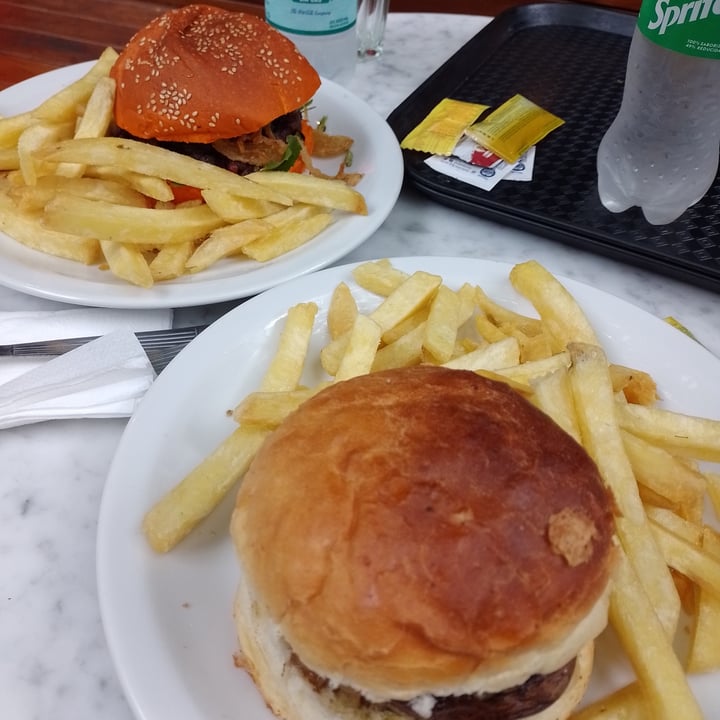 photo of Pola la plata Burger Vegana shared by @agustina1996 on  29 Mar 2022 - review