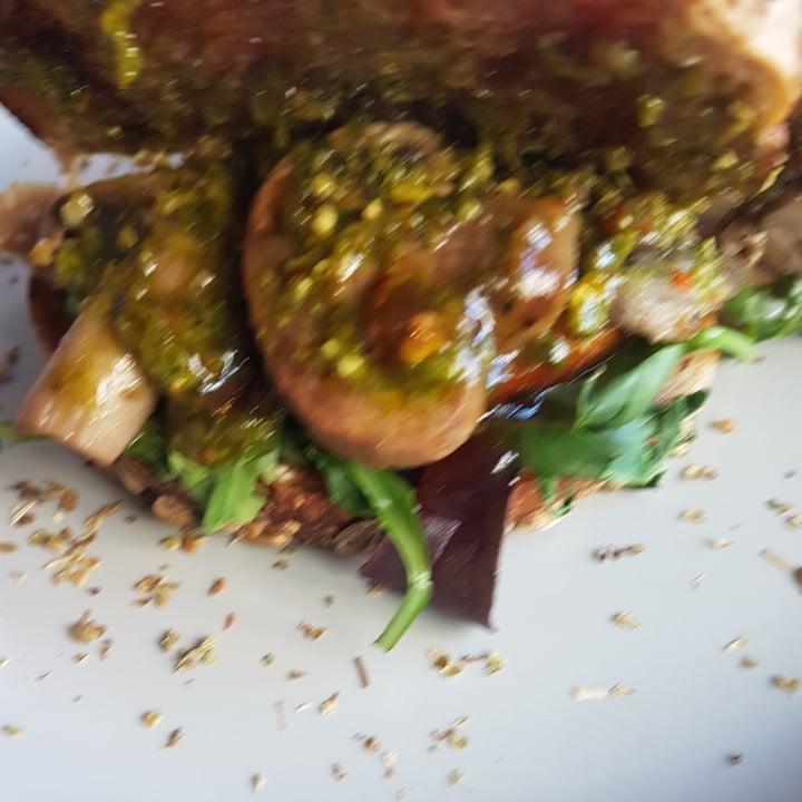 photo of Earth Deli Bubbling Mushroom Toastie shared by @jtbosman10 on  14 Aug 2020 - review