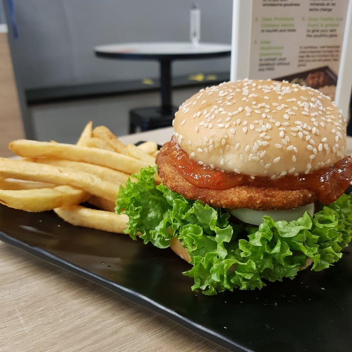 photo of Greendot Plaza Singapura Andalusian Tomato Sauce Soy Burger shared by @shanna on  17 Jul 2021 - review