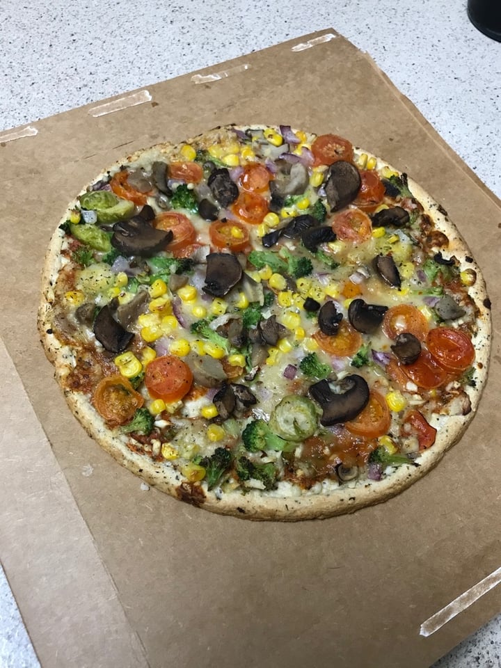 photo of Sweet Earth Veggie Lover's Pizza shared by @curvycarbivore on  11 Dec 2019 - review