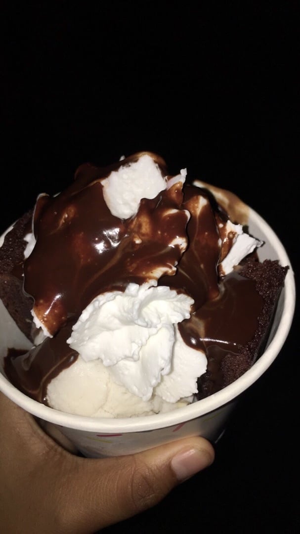 photo of Dear Bella Creamery Hot Fudge Sundae shared by @veganlita on  13 Jan 2020 - review