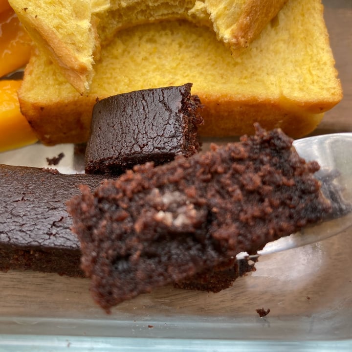 review photo of Yookybites Belgian Dark Chocolate Cake shared by @frugalvegan on 06 May 2022 - review
