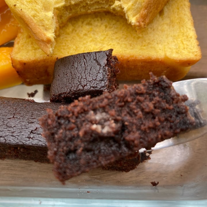 photo of Yookybites Belgian Dark Chocolate Cake shared by @frugalvegan on  06 May 2022 - review