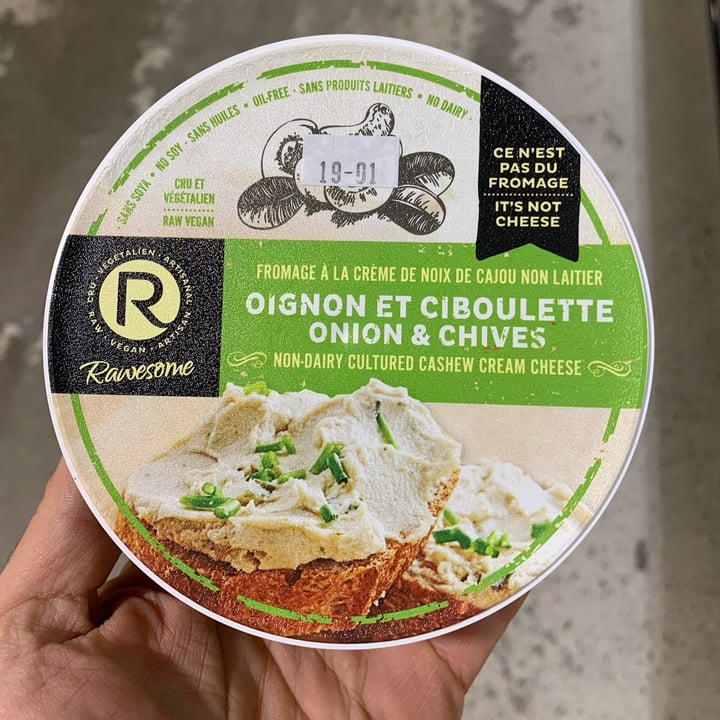 photo of Rawesome Cashew Cream Cheese shared by @isafaciano on  20 Nov 2021 - review