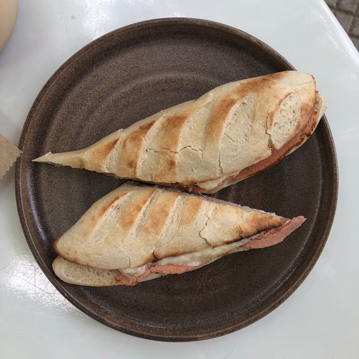 photo of Bioma plant based café Panini de jamón y queso shared by @juliaarena on  16 Jan 2021 - review