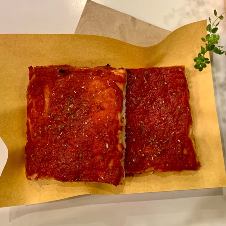 photo of Fausto Pizza & Co. Consegna a Domicilio Bellaria Igea Marina Pizza Rossa shared by @kellyaifornelly on  04 Oct 2021 - review