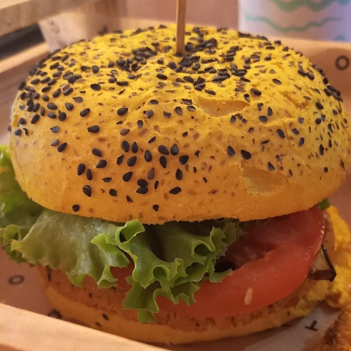 photo of Flower Burger Funky Cecio shared by @onlykamila on  31 Aug 2022 - review