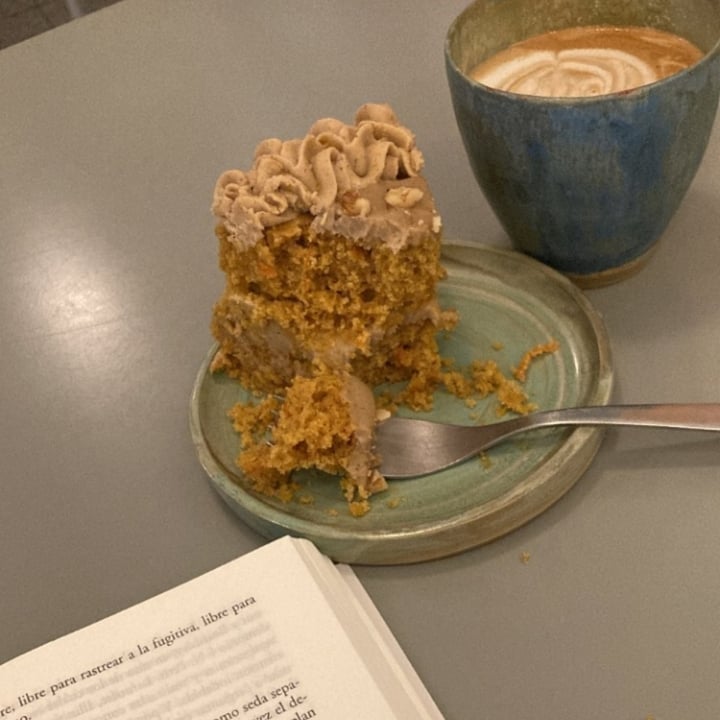 review photo of Bioma plant based café Budin carrot cake shared by @lunavanmeegroot on 14 Mar 2022 - review