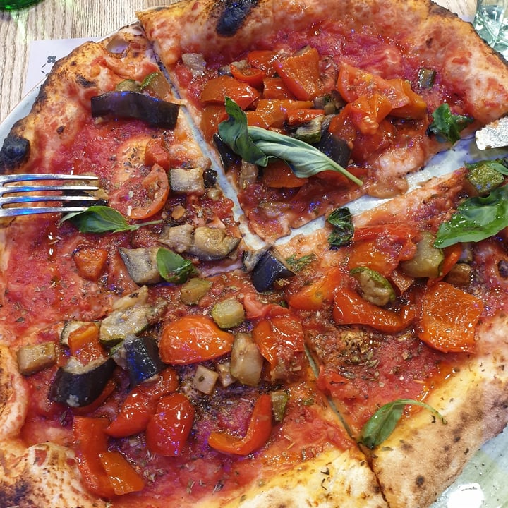 photo of Mozzarella e Basilico - Afragola (Na) marinara con verdure shared by @itslauraheree on  19 Jun 2022 - review