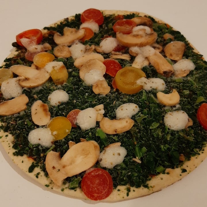 photo of Vemondo Vegan Pizza Verdura with Spinach, Tomatoes & Mushrooms shared by @zingara on  16 Apr 2022 - review