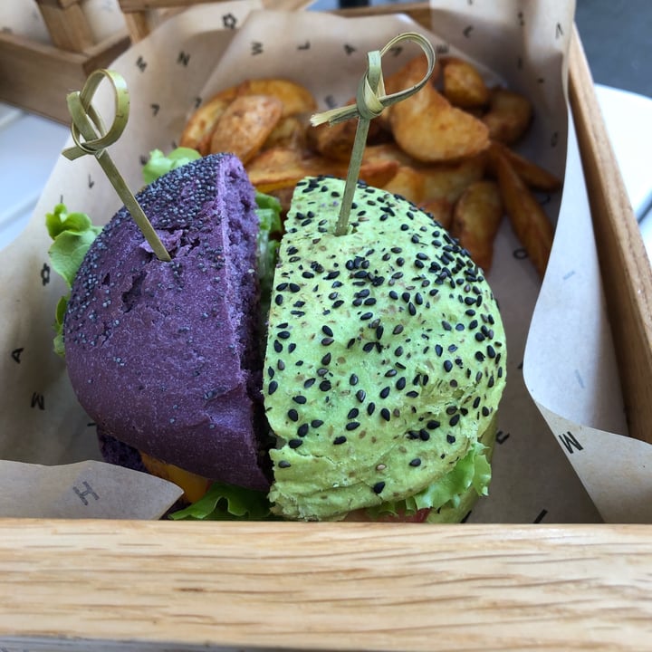 review photo of Flower Burger Jungle Burger e Cheesy Cecio shared by @nonnadane on 01 May 2022 - review