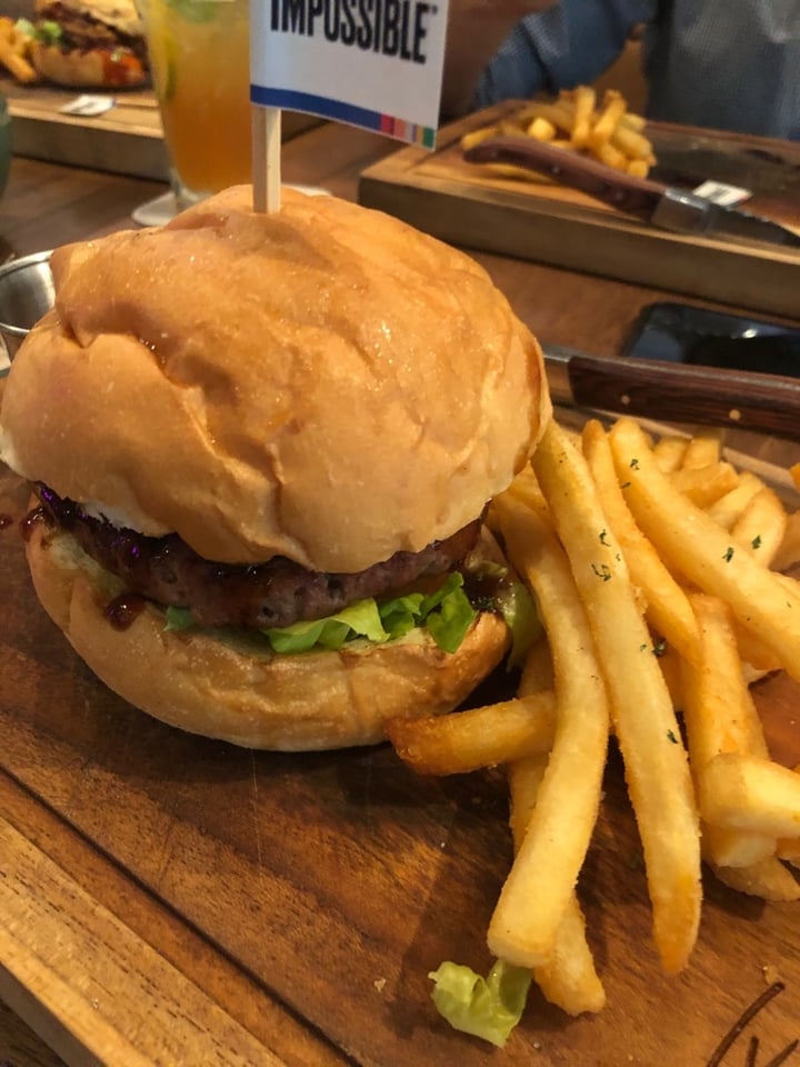 photo of Ivy Hawaiian impossible burger shared by @healthywithakriti on  12 Mar 2020 - review