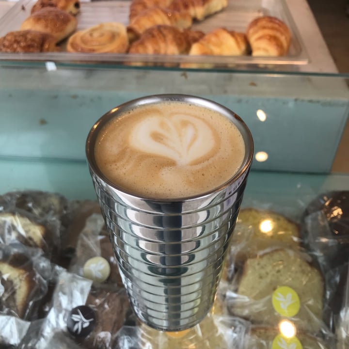 photo of Preto - Tostadores de café Latte con leche de almendras shared by @sechague on  13 Oct 2021 - review