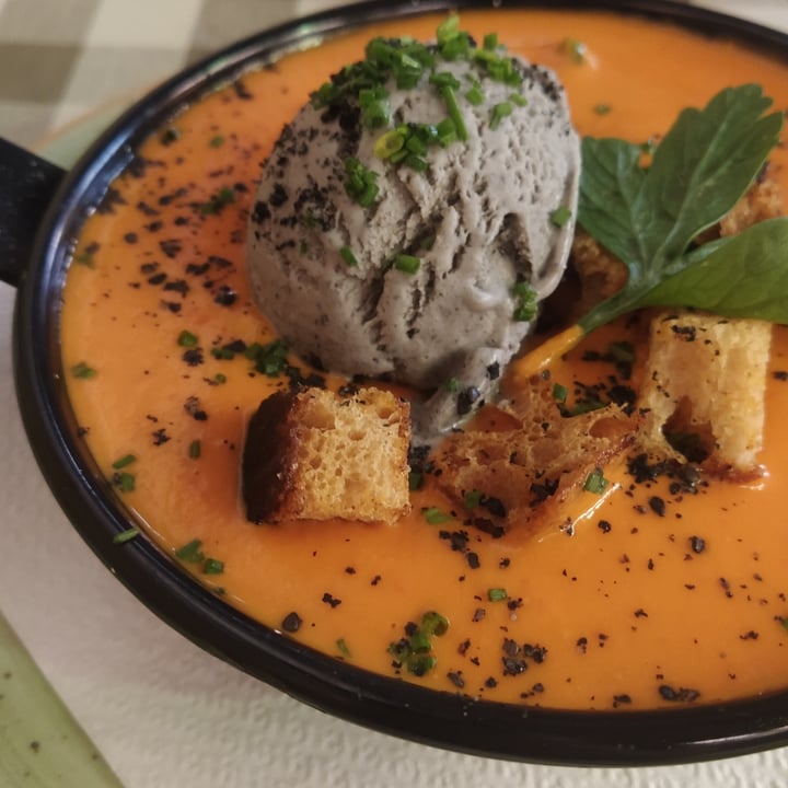 review photo of Blanco y Negro Salmorejo Con Helado De Aceituna Negra Y Almendras shared by @ebarrenetxea on 09 Dec 2021 - review