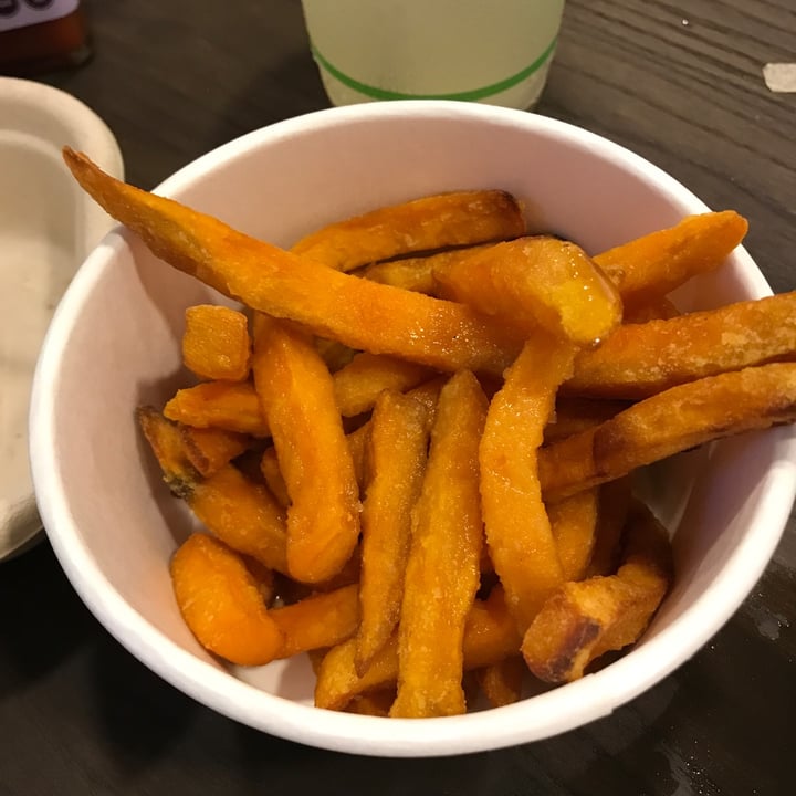 photo of Everyday Vegan Cafe Sweet Potato Fries with Plum Sauce shared by @mehmehrene on  07 Nov 2021 - review