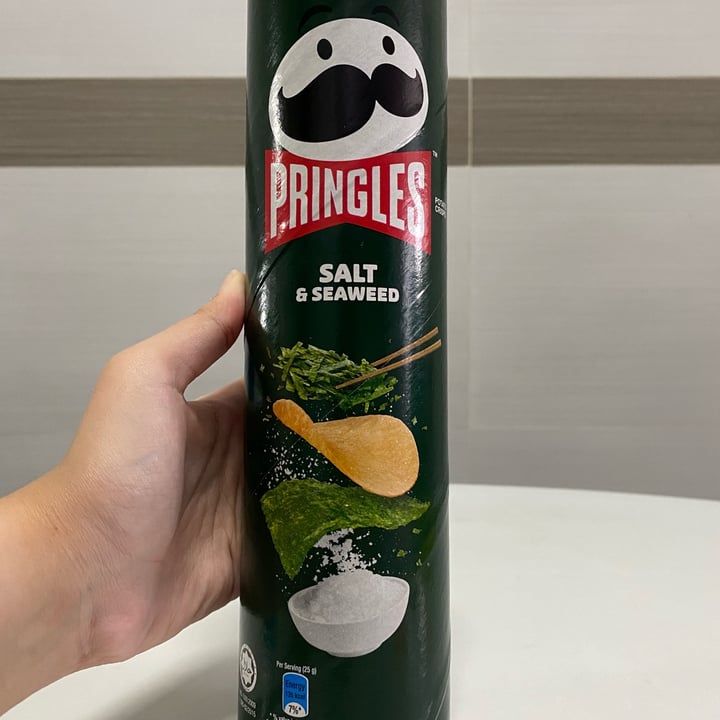 review photo of Pringles Salt & Seaweed shared by @mycat on 02 Jan 2022 - review