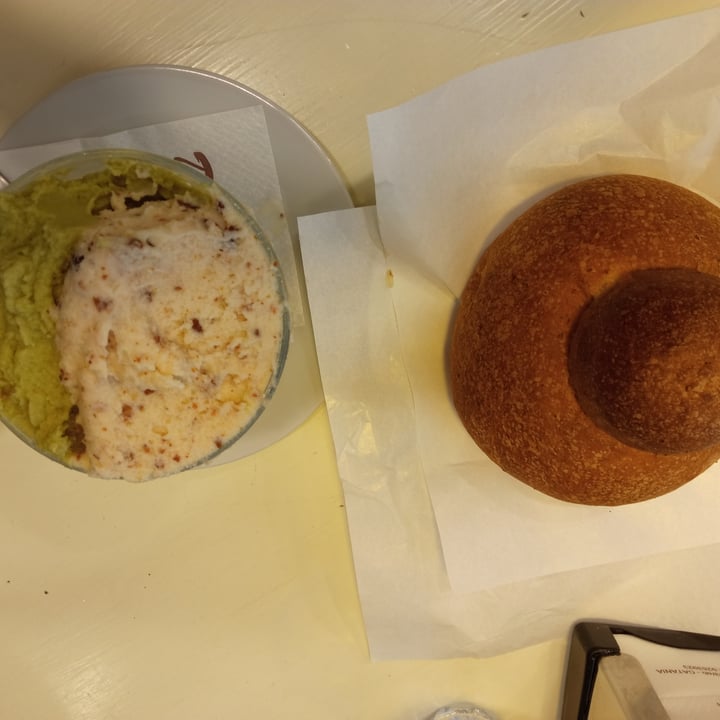 review photo of Bar Dolcezza di Cuscunà Temistocle Brioche con tuppo shared by @betu on 27 Nov 2021 - review