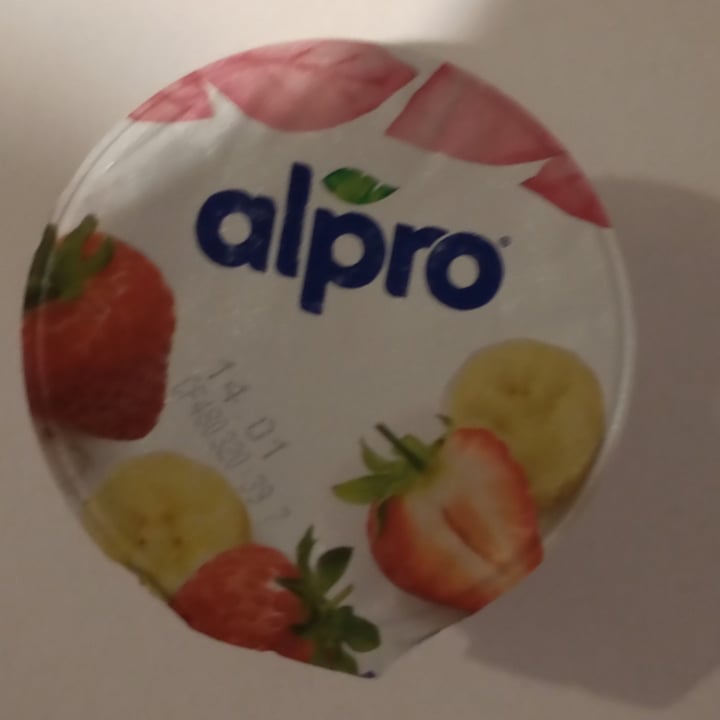 photo of Alpro 4 x strawberry and banana no bits shared by @aoifemcveigh on  23 Dec 2021 - review
