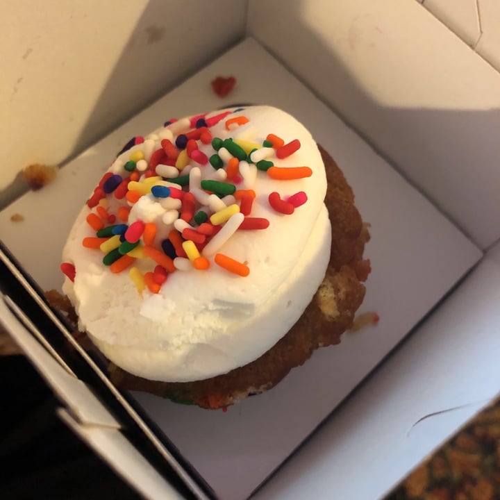 photo of Dutch's Birthday Cake Cupcake shared by @sheckland on  02 Jul 2021 - review