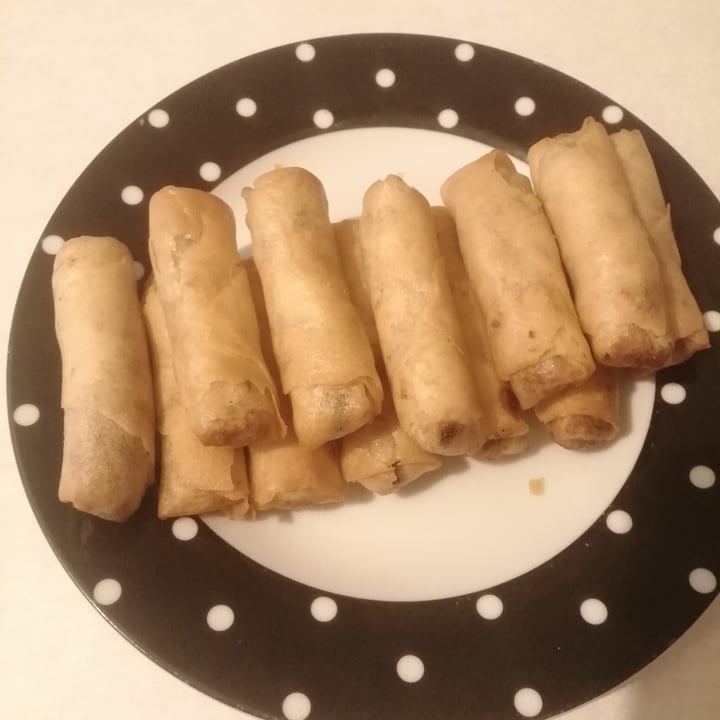 photo of Tesco Plant chef no duck spring rolls shared by @kirstyj37 on  07 Oct 2020 - review