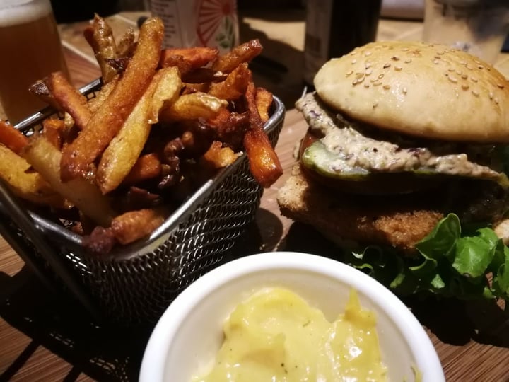 photo of L'Embargo Burger marin 🌊 shared by @bakaninnin on  07 Mar 2020 - review