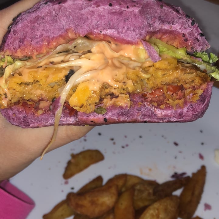 review photo of Flower Burger Cherry bomb shared by @giorgiainguanta on 28 Apr 2022 - review