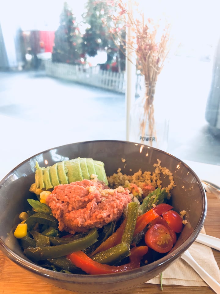 photo of Haakon Superfoods and Juice Avocado vegan salad shared by @jannemojo on  19 Dec 2017 - review