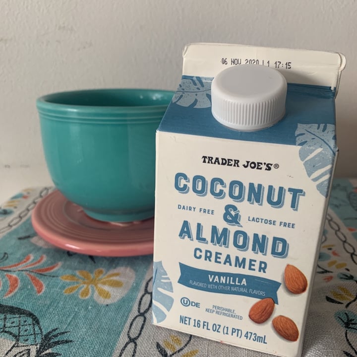 photo of Trader Joe's Coconut & Almond Vanilla Creamer shared by @bananarosie on  25 Sep 2020 - review