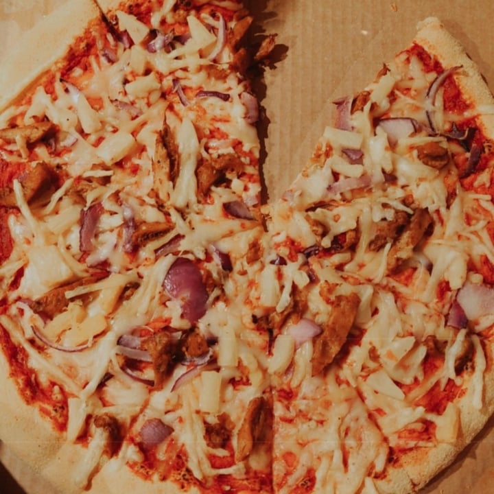 review photo of Dominos Pizza The chick-aint pizza shared by @magpie on 26 Jan 2021 - review