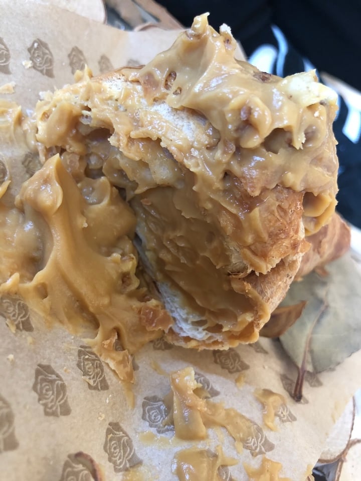 photo of La Besneta croissant de dulce de leche vegano shared by @monica on  18 Nov 2019 - review