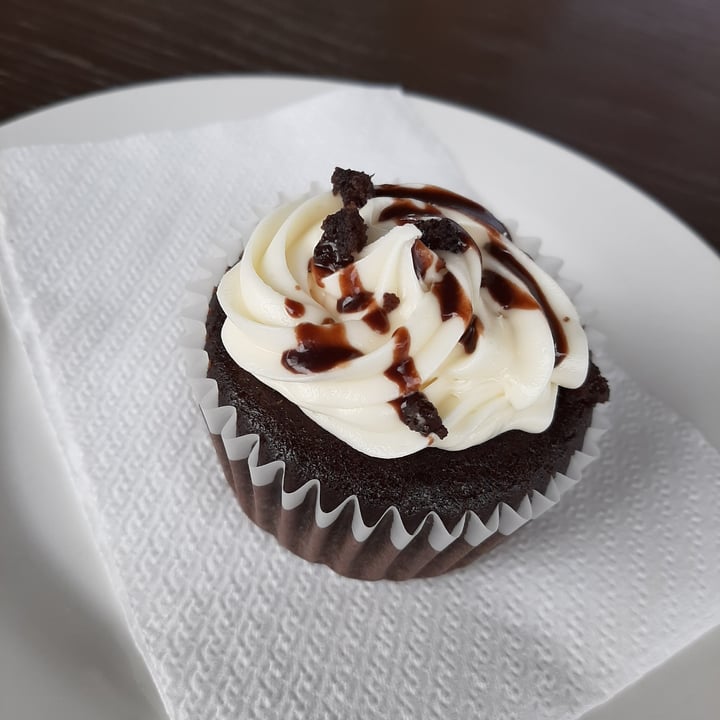 photo of Asher's Corner Cafe @ Ashers Farm Sanctuary Chocolate Cupcake shared by @gtowsen on  01 Nov 2020 - review